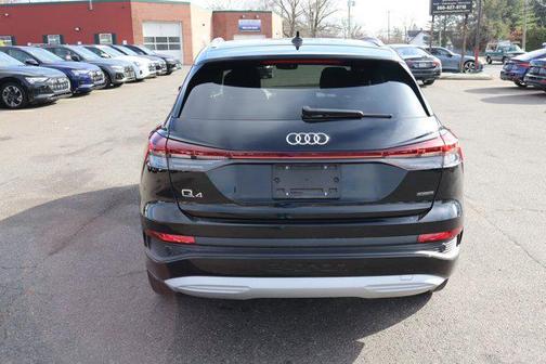 2022 Audi e-tron Premium Plus