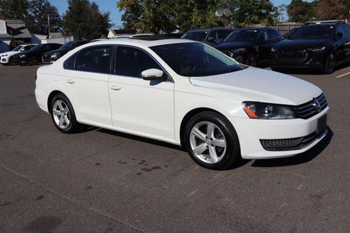 2013 Volkswagen Passat 2.0 TDI SE w/ Sunroof