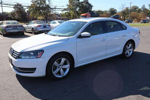 2013 Volkswagen Passat 2.0 TDI SE w/ Sunroof
