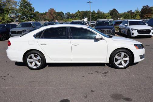 2013 Volkswagen Passat 2.0 TDI SE w/ Sunroof