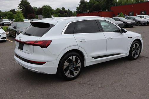 2021 Audi e-tron Premium Plus