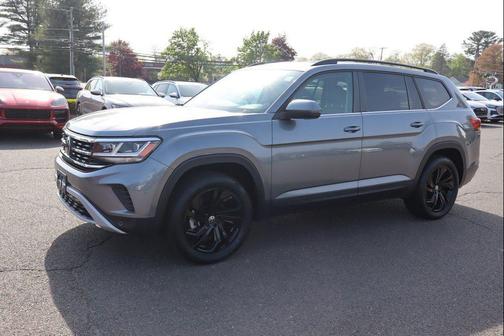 Platinum Gray Metallic 2022 Volkswagen Atlas 3.6L SE w/Technology