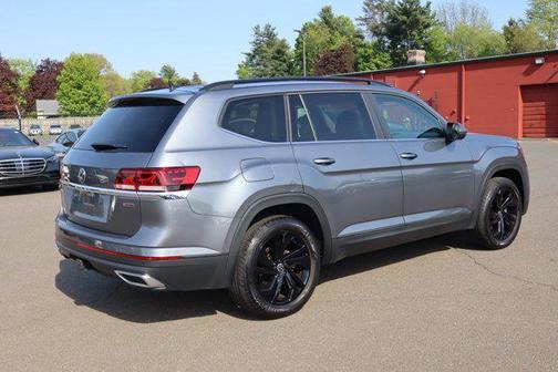 Platinum Gray Metallic 2022 Volkswagen Atlas 3.6L SE w/Technology