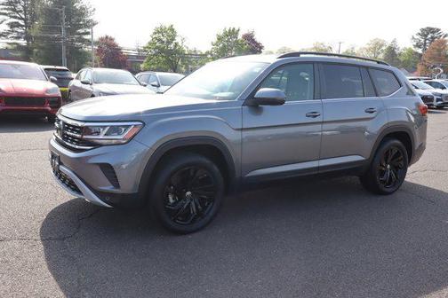 Platinum Gray Metallic 2022 Volkswagen Atlas 3.6L SE w/Technology