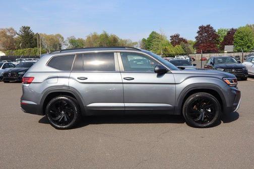 Platinum Gray Metallic 2022 Volkswagen Atlas 3.6L SE w/Technology