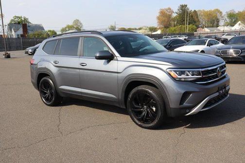 Platinum Gray Metallic 2022 Volkswagen Atlas 3.6L SE w/Technology
