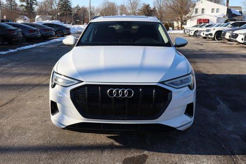 2021 Audi e-tron Premium