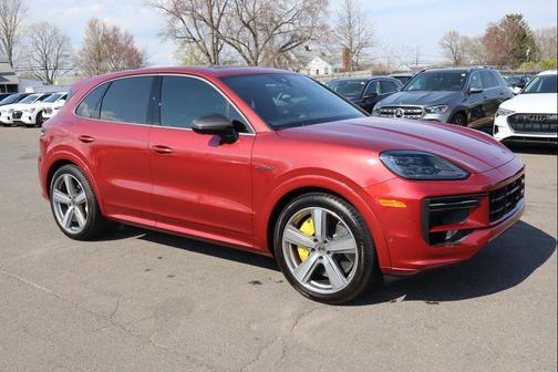 Paint to Sample 2025 Porsche Cayenne Cayenne Turbo E-Hybrid