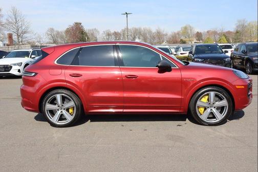 Paint to Sample 2025 Porsche Cayenne Cayenne Turbo E-Hybrid
