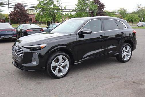 Mythos Black Metallic 2025 Audi Q5 Premium Plus TFSI quattro S tronic