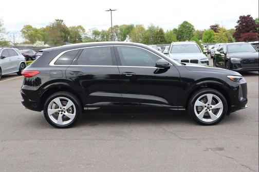 Mythos Black Metallic 2025 Audi Q5 Premium Plus TFSI quattro S tronic