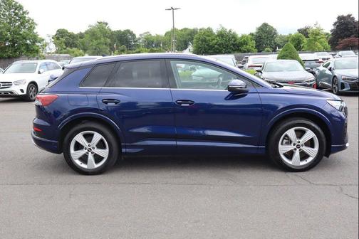 Navarra Blue Metallic 2022 Audi e-tron Premium Plus