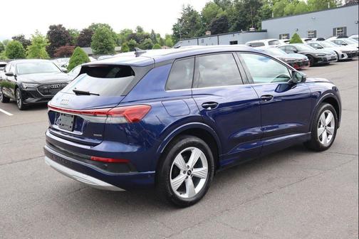 Navarra Blue Metallic 2022 Audi e-tron Premium Plus