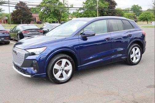 Navarra Blue Metallic 2022 Audi e-tron Premium Plus