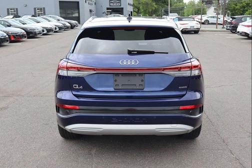 Navarra Blue Metallic 2022 Audi e-tron Premium Plus