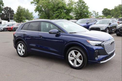 Navarra Blue Metallic 2022 Audi e-tron Premium Plus