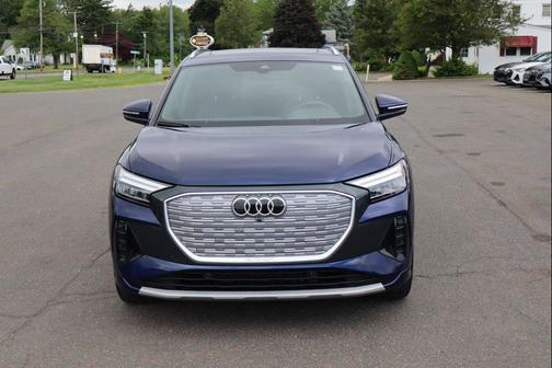 Navarra Blue Metallic 2022 Audi e-tron Premium Plus