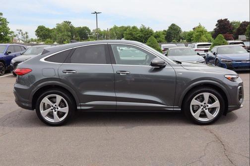 Daytona Gray Pearl Effect 2025 Audi Q5 Prestige TFSI quattro S tronic