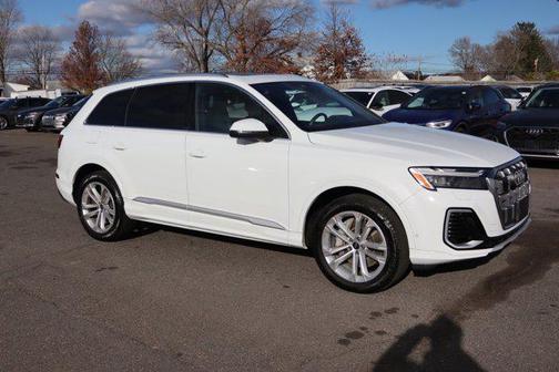 2025 Audi Q7 55 Premium Plus