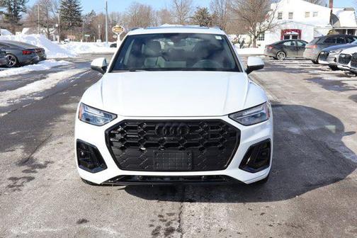 Glacier White Metallic 2024 Audi Q5 55 S line Premium Plus
