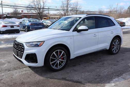 Glacier White Metallic 2024 Audi Q5 55 S line Premium Plus