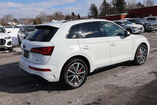 Glacier White Metallic 2024 Audi Q5 55 S line Premium Plus
