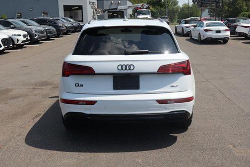 Glacier White Metallic 2024 Audi Q5 55 S line Premium Plus
