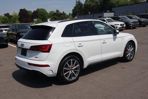 Glacier White Metallic 2024 Audi Q5 55 S line Premium Plus