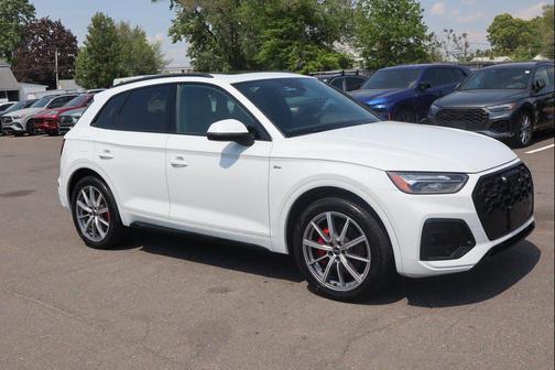Glacier White Metallic 2024 Audi Q5 55 S line Premium Plus