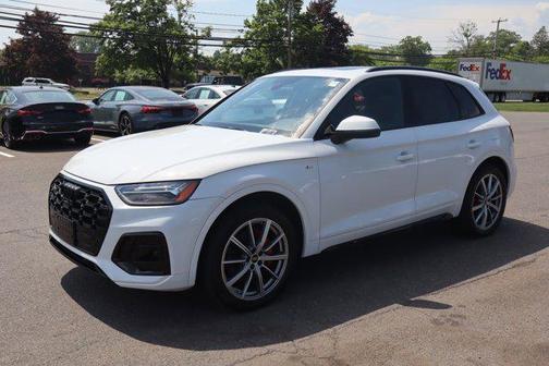 Glacier White Metallic 2024 Audi Q5 55 S line Premium Plus
