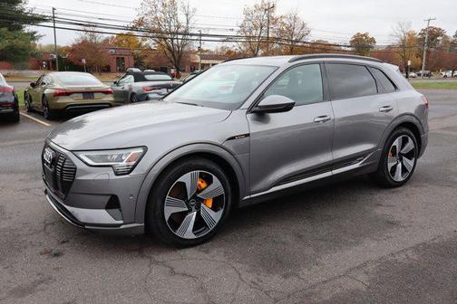 2022 Audi e-tron Premium Plus