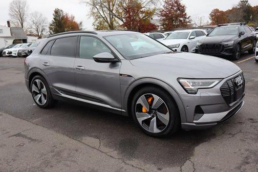 2022 Audi e-tron Premium Plus