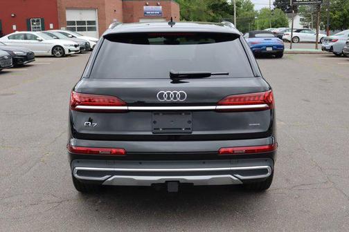 2024 Audi Q7 45 Premium Plus