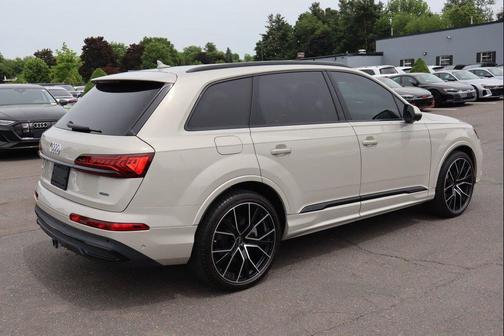 Vicuna Beige Metallic 2023 Audi Q7 55 Prestige