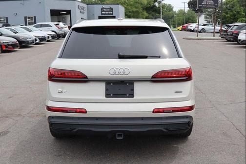Vicuna Beige Metallic 2023 Audi Q7 55 Prestige