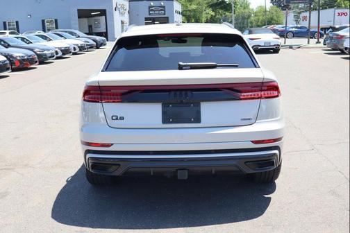 Vicuna Beige Metallic 2022 Audi Q8 55 Premium Plus