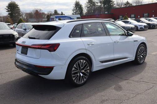 2024 Audi Q8 e-tron Premium Plus