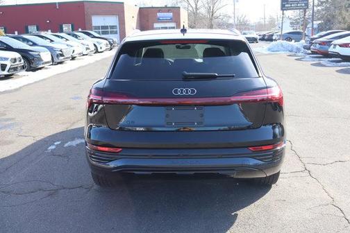 2024 Audi Q8 e-tron Premium Plus