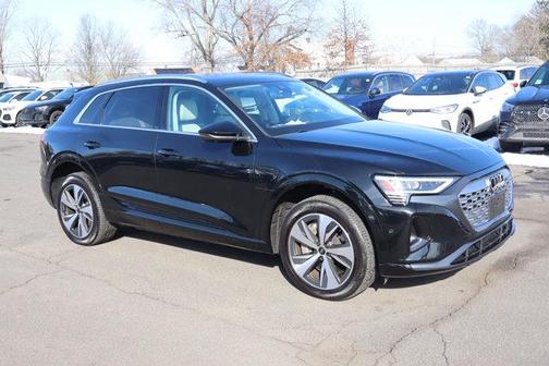 2024 Audi Q8 e-tron Premium Plus