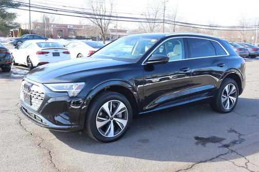 2024 Audi Q8 e-tron Premium Plus