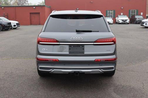 2023 Audi Q7 55 Premium Plus