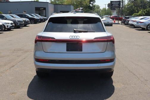 Florett Silver Metallic 2021 Audi e-tron Premium