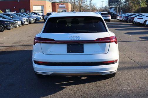 2021 Audi e-tron Premium Plus