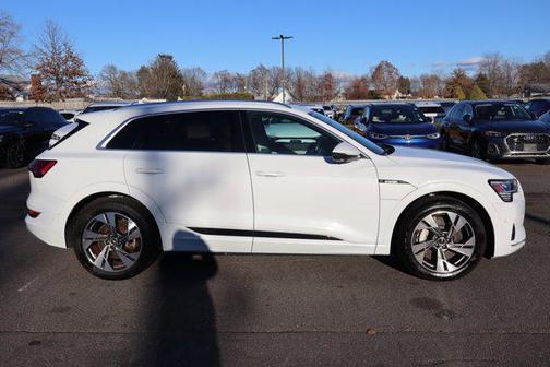 2021 Audi e-tron Premium Plus