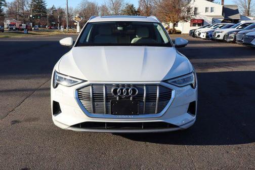 2021 Audi e-tron Premium Plus