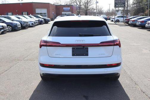 2022 Audi e-tron Premium