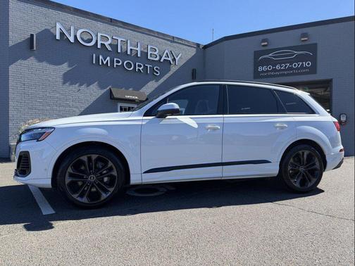 Glacier White Metallic 2026 Audi Q7 55 Premium Plus