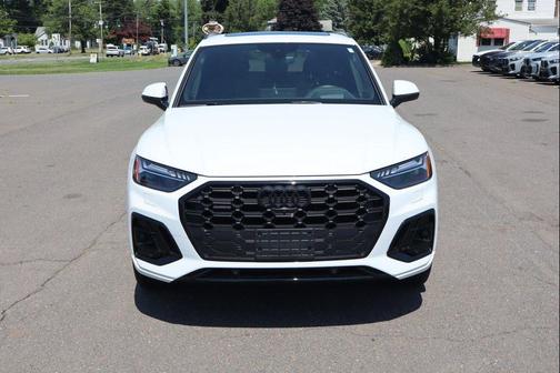 Glacier White Metallic 2024 Audi Q5 45 S line Prestige