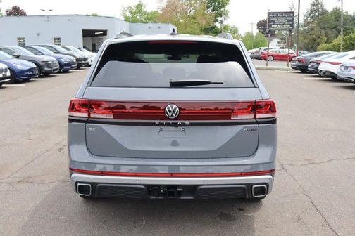 Pure Gray 2025 Volkswagen Atlas 2.0T Peak Edition