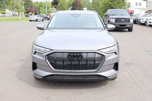 2022 Audi e-tron Premium Plus